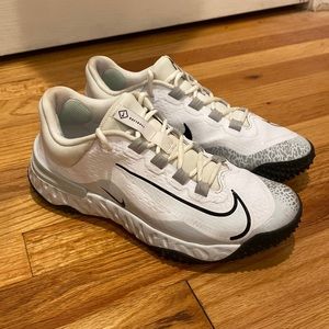 Nike womans alpha huarache elite 4 turf softball shoes